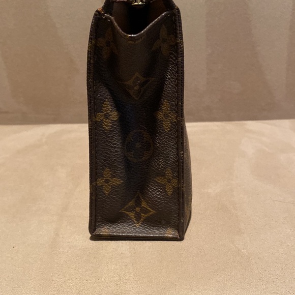 LV,  travel or make up case - Picture 2 of 10